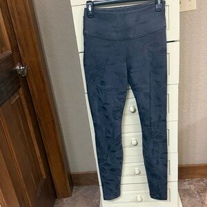 Floral Patterned Leggings Gray Faux Suede sz 0 White House Black Market stretchy